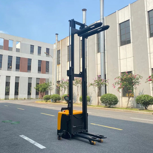 Apilador Eléctrico de Palés con Capacidad de 2 Toneladas, Tracción en las Cuatro Ruedas, Neumáticos Sólidos y Desplazador Lateral Eléctrico - Product Image 4