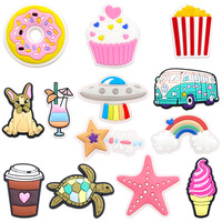 Nouveaux styles de breloques lumineuses en PVC pour sabots, clips de décoration DIY pour chaussures, accessoires de décoration pour chaussures en forme de cœur pour filles