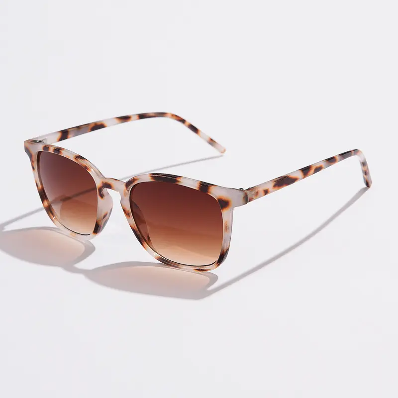 Gafas de sol cuadradas retro minimalistas nuevas personalizadas gafas de sol de PC degradadas de moda fotos de calle gafas de sol de moda para hombres y mujeres 2024