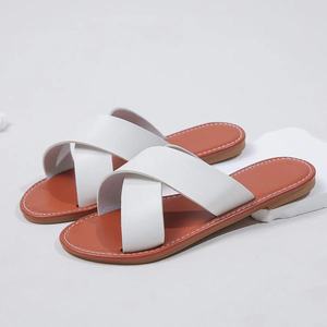 हो हॉट बिक्री क्लासिक फ्लैट चप्पल 2 रंग 36-43 क्रॉस महिला सैंडल 2024 नए डिजाइन कम मोक - Product Image 1