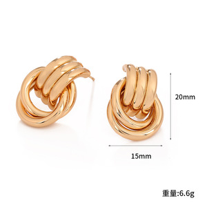 Boucles d'oreilles à clous tendance rétro en acier inoxydable à trois boucles torsadées en spirale, cercle géométrique, plaqué or 14 carats pour les fêtes - Product Image 4