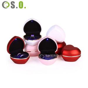 Caja de joyería de plástico con forma de corazón azul, nueva llegada al por mayor, caja de luz LED azul y roja para anillos, pendientes, colgantes y collares. - Product Image 1