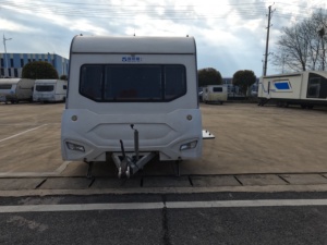 Remolque de Camping de Aluminio de Doble Eje para Viajes Familiares, Caravana de Lujo con Cocina y Baño para Expediciones de Aventura al Aire Libre - Product Image 1