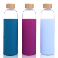Botol air kaca borosilikat 550ml, lengan silikon tutup bambu tahan lama olahraga luar ruangan