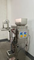 Équipement d'emballage automatique vertical en acier inoxydable pour l'emballage de noix, granulés, liquides et huiles comestibles en sachets