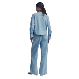 เสื้อเชิ้ตเดนิมลำลองแบบกระดุมสำหรับผู้หญิง ผลิตจากวัสดุที่เป็นมิตรต่อสิ่งแวดล้อม ระบายอากาศได้ดี แขนยาว ทันสมัย น้ำหนักเบา เหมาะสำหรับใส่ในชีวิตประจำวัน รับผลิตแบบ OEM ODM - Product Image 2