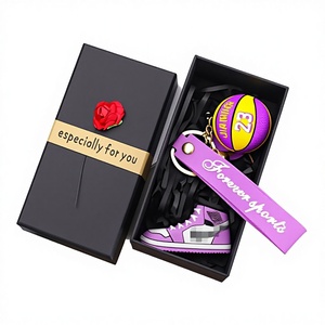 Llavero <span class=keywords><strong>de</strong></span> Zapatillas <span class=keywords><strong>de</strong></span> Baloncesto <span class=keywords><strong>de</strong></span> Jugadores Estrella, Colgante para Mochila <span class=keywords><strong>de</strong></span> Kobe, Curry, James, Set <span class=keywords><strong>de</strong></span> Regalo para Estudiantes, Souvenir, Diseño Deportivo Eterno - Product Image 1