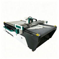 Machine de découpe multicouche pour semelles de chaussures avec outil de découpe servo