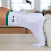 Chaussettes en coton avec logo personnalisé Chaussettes de yoga Chaussettes de sport et de fitness Chaussettes décontractées tendance