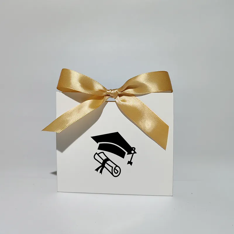 リボン付き卒業キャンディーボックスギフトボックス卒業ギフト大学卒業2024デコレーションパーティーの好意のためのキャンディートリートボックス