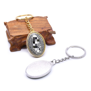 Porte-clés en métal ovale en laiton avec impression en relief, fait main, cadeau idéal - Product Image 2
