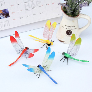 Adesivo magnetico da parete 3D a forma <span class=keywords><strong>di</strong></span> libellula simulata, 4 colori, 14 cm, decorazione da parete <span class=keywords><strong>di</strong></span> lusso con piante verdi, decorazione per la casa. - Product Image 1