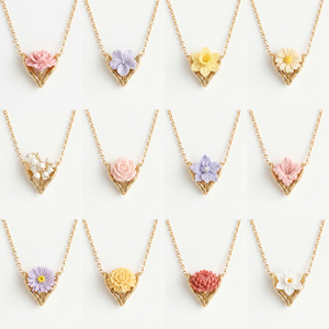 Collier pour femme en acier inoxydable avec pendentif cœur doré sportif, motif fleur de décembre - Chaîne bambou multi-fleurs (œillet, rose, lys) - Product Image 5