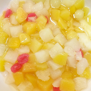 Fruits en conserve assortis, cocktail de fruits en conserve pour une collation saine, cocktail de fruits tropicaux en conserve dans un sirop léger, marque OEM - Product Image 2