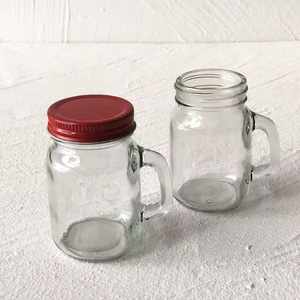 Petit <span class=keywords><strong>verre</strong></span> à boire <span class=keywords><strong>en</strong></span> <span class=keywords><strong>verre</strong></span> de type Mason de 120 ml (4 oz) avec poignée et couvercle métallique argenté, idéal pour le sel, le poivre, le café ou comme <span class=keywords><strong>verre</strong></span> à shot de vodka. - Product Image 3