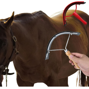 Grattoir à sueur en plastique en forme de demi-lune pour la perte de chevaux - Product Image 1