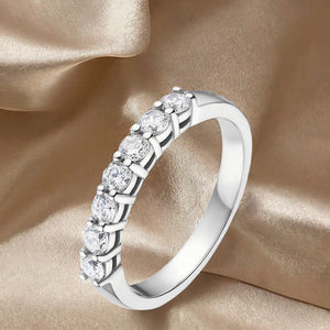 Anillo de Compromiso Moderno para Mujer, Clásico, Chapado en Oro de 10K, con Moissanita Redonda de 3.5mm, DEF VVS, Plata de Ley S925, Engaste de Garras - Product Image 3