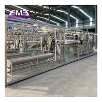 Abattoir mobile pour volailles, installation facile et rapide, permettant l'abattage à petite échelle.