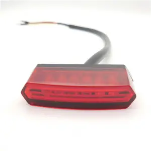 Luz trasera LED para motocicleta, lámpara de freno trasero Visible, lente roja, 180 grados, para Scooter, ATV, e-bike, 6 LED