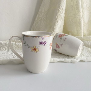 Taza de lujo con patrón floral Ditsy, borde de pintura dorada, taza de té de la tarde para el Día de la madre - Product Image 4