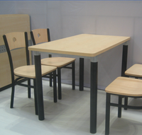 Ensemble de mobilier de restaurant rapide économique, écologique et durable, table et chaises pour 4 personnes, structure en acier et aluminium pour la restauration