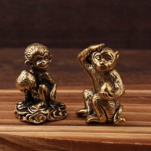 Figurita de mono de latón con melocotón, decoración del hogar de estilo chino, escultura de animales, adorno dorado para uso en interiores - Product Image 1