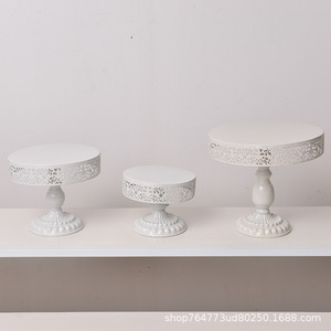 Dreiteiliger Goldener Kuchenständer Hochzeitsdekoration Luxuriöser Kuchenständer Europäische Eisenkunst Dim Sum Teller Dessert-Tisch Hoher Servierteller - Product Image 5