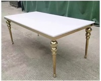 Table longue de luxe en acier inoxydable doré - Plateau en MDF blanc pour hôtel, banquet et mariage