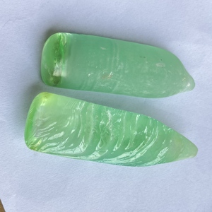 Corindon synthétique brut vert clair de haute qualité non taillé - Product Image 3