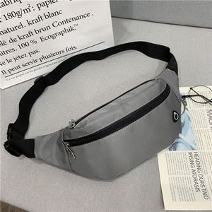 Sac banane bandoulière personnalisé avec sangle réglable pour hommes et femmes - Sac de taille idéal pour les voyages, la course à pied et la randonnée - Product Image 2