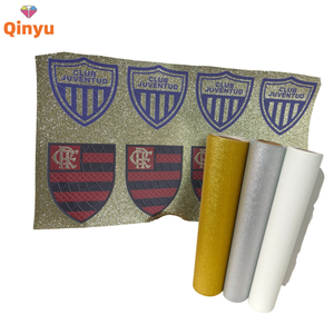 Patch en silicone souple 3D personnalisé Qinyu TPU, logo en relief pour vêtements, patch transparent à <span class=keywords><strong>transfert</strong></span> thermique, film à coudre - Product Image 4