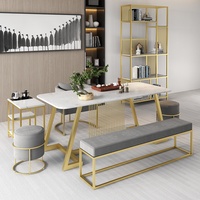 Ensemble table et chaises en marbre de luxe nordique avec structure en fer, personnalisable pour le bureau et la maison