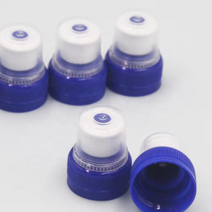 Haute qualité 28mm 30mm 38mm bouchons de bouteilles en plastique personnalisés bouteille d'eau de sport bouchons <span class=keywords><strong>push</strong></span>-<span class=keywords><strong>pull</strong></span> 1810/1881 avec anneau antivol - Product Image 2