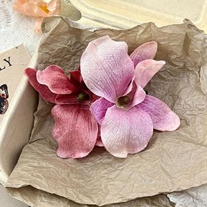 Mooie <span class=keywords><strong>Chinese</strong></span> Lelie One-Word Clip Stof Haaraccessoires Met Kunstmatige Simulatie Hars Bloemen Elegante Haarklauwen - Product Image 4