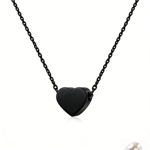 Collar Para Mujer de Joyería Fina y Minimalista con Pequeño Colgante de Corazón de Amor Grabado Personalizado en Acero Inoxidable Chapado en Oro de 18k - Product Image 5