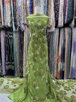 Nouveau tissu de dentelle de velours brodé vert avec tissu de tulle perlé de tube floral de paillettes brillantes