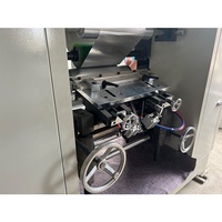 Machine multifonctionnelle électrique pour l'emballage automatique de film en aluminium pour spiritueux, avec revêtement de capuchon en plastique laqué