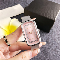 Permintaan Katalog Jam Tangan Wanita Desain Italia Kecil Segar, Berbahan Baja, Perhiasan, Jam Quartz, Kotak, Warna Emas