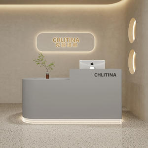 Bureau d'accueil incurvé en panneaux de bois, style minimaliste moderne, pour hôpital, salle de sport, bureau, immeuble – Mobilier commercial personnalisé - Product Image 2