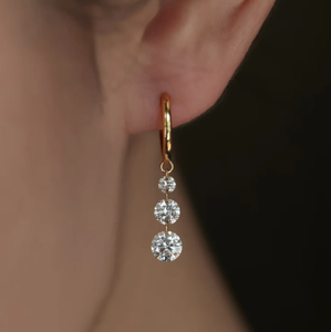 Pendientes de Oro de 14K para Mujer con Tres Diamantes Redondos de Corte Brillante Cultivados en Laboratorio, Clúster Graduado con Certificado IGI, Regalo - Product Image 1