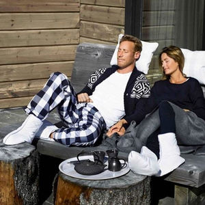 Bottes en duvet de plumes personnalisées pour l'intérieur pantoufles d'hiver pour la maison bottes unisexes - Product Image 4