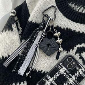 Breloque de sac Coquette Flower Lock imprimée en 3D PLA, pendentif trou de serrure, porte-clés Balletcore avec pompon en dentelle, décoration de sac à main Y2K pour fille tendance et cool - Product Image 3