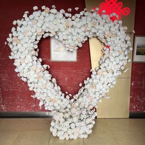Cổng hoa giả trang trí đám cưới, làm bằng lụa, hình trái tim, hoa hồng - Product Image 1