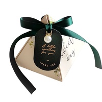 Recycelte Materialien Dreieckige Pyramidenform Geschenkbox Glänzende Laminierung Babyparty Papierboxen für Hochzeitsgeschenke Lebensmittelverpackung