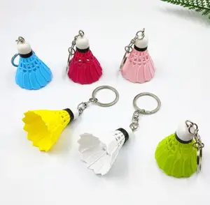 Porte-clés et breloque de sac fantaisie en forme de fausse balle de badminton en plastique, cadeau promotionnel pour le sport et la salle de sport - Product Image 2