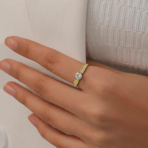 Anello Classico Quadrato in Acciaio Inossidabile Placcato Oro con Zircone, Anello di Fidanzamento con Diamante per Donna, Gioielli alla Moda - Product Image 1