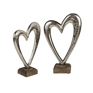 Coeur en métal sur socle en bois de nuit, - Product Image 1