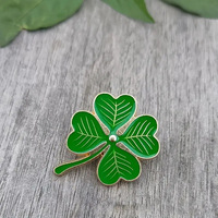 Broche en métal émaillé en forme de trèfle à quatre feuilles porte-bonheur, épingles à revers pour cadeaux de remise de diplôme pour étudiants, badges japonais et coréens