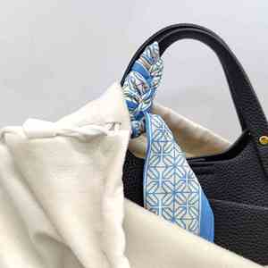Pochette en velours avec cordon de serrage personnalisable pour l'emballage de bijoux et le rangement d'articles en cuir - Product Image 3