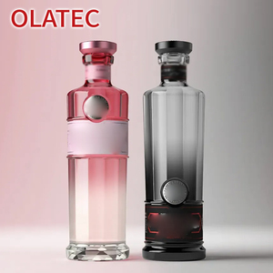 Bottiglia di Vetro OLATEC dal Design Elegante con Finitura Sfumata e Accenti Metallici, Verde Classico per Regali di Lusso e Arredamento Casa - Product Image 1